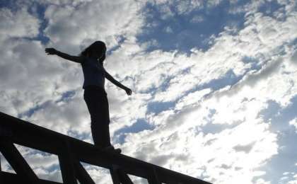 Атырауда жүкті әйел көпірден секіріп кетті (видео)