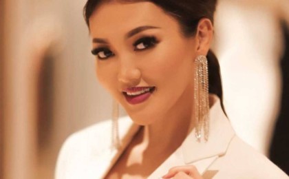 Әнші Ерке Есмахан туған күнінде алған бағалы сыйлықтарын көрсетті