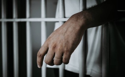 Адам өлтіргені және зорлағаны үшін сотталғандар Қазақстан мектептері мен колледждерінде жұмыс істеген