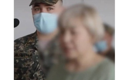 "Қызды мен өлтірген жоқпын”: Балжан Тұрлыбек сот залында 7 жасар Каринаны күйеуі өлтіргенін айтып, көзіне жас алды