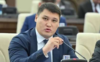 "Өз бетінше қозғала алады": Денсаулық сақтау министрі оққа ұшқан Берденовтің қазіргі жағдайын айтты