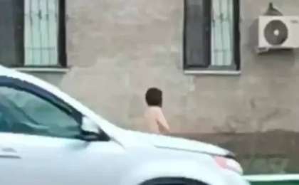 Қостанайда әйел адам көшеде тырдай жалаңаш жүгіріп жүрген