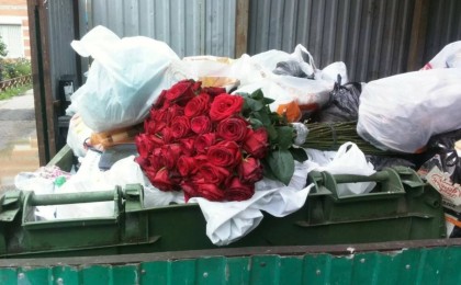 "Қыздар арам екенсіңдер": Қазақ жігіттері 8 наурызда тарту еткен сыйлықтарын сатып жіберген аруларға ренішін айтты