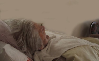 "Қартайған шағымда алдап соқты": Нұр-Сұлтан тұрғыны анасын үйден қуып шықпақ