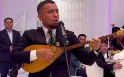 «Күндіз шешемді жерлеп, кешке той жүргіздім»: Танымал асаба жан сырын ақтарды