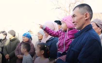 АҚШИ АУЫЛЫНДА ДҮНИЕГЕ КЕЛГЕН ҮШЕМГЕ ҮЙ БЕРІЛДІ