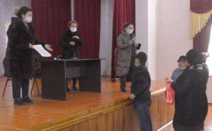 Қызылорда облысында екпеге қарсы әйел дәрігерлерге жұмыртқа лақтырды (ВИДЕО)