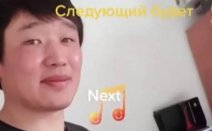 "Арқалықтағы электрші": Желіде Қайрат Нұртастан айнымайтын жігіттің видеосы тарады (видео)