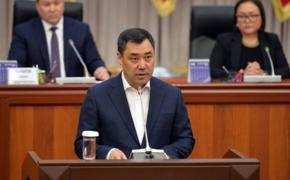 Жапаровтың жарлығымен депутаттардың жалақысы қысқарып, қызметтік көлік жойылды