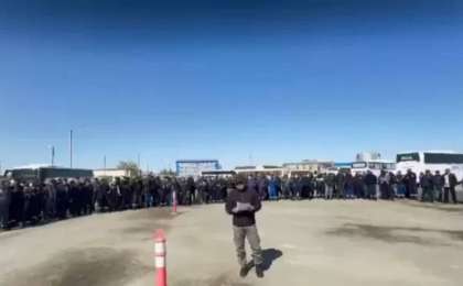 Теңізде жұмысшылар жалақыны 50 пайыз көтеруді талап етті