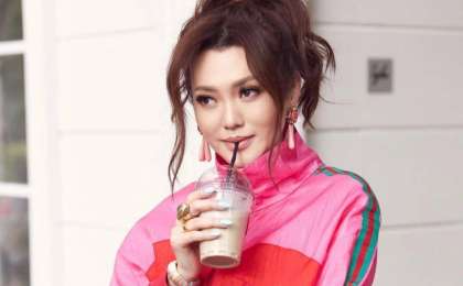 Ерке Есмахан тағы да жас жігітпен ұсталды (ВИДЕО)