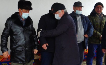 Сапарбаев 5 баласы қайтыс болған отбасыға барды