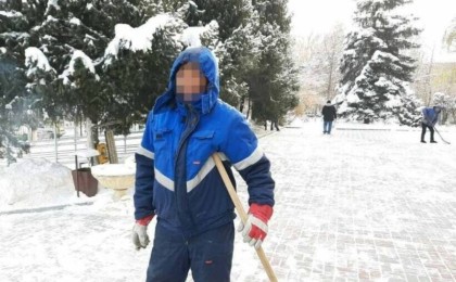 Дүкеннен кәмпит ұрлап, сүйіктісіне сыйламақ болған жігіт қоғамдық жұмыстарға жегілді