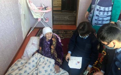 Созақ ауданының тұрғынына 101 жаста жаңа жеке куәлік жасалды