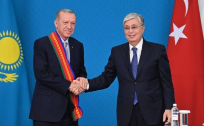 Мемлекет Басшысы Қасым-Жомарт Тоқаев Түркия президенті Режеп Ердоғанға түркі әлемінің жоғары орденін табыс етті