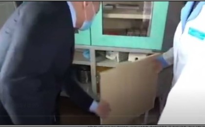 ШҚО-да ауруханадағы шкаф есігі Даниял Ахметовтың көзінше құлап қалды (видео)