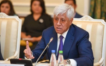 "Бөкеңнің кадры": Амандық Баталов Болат Назарбаевпен байланысы жайлы айтты