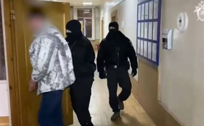 Жөндеу жұмыстарының шуына ашуланған азамат көршісінің қызын атып өлтірді (видео)