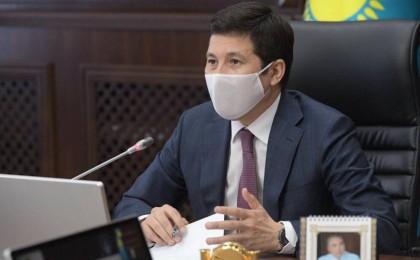 "Футболды құрттың, енді хоккей қалды ма?": Павлодар тұрғыны облыс әкімін ұятқа қалдырды