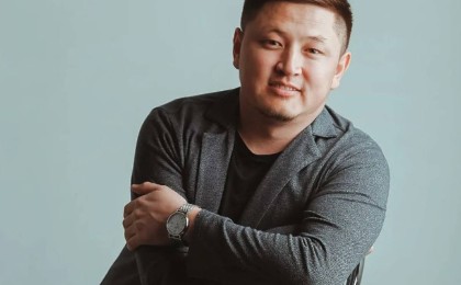 "Оо шшс! Не жейтінімізді үйретпейтін шығарсың": Әзілкеш Нұрболхан Шарапов ресейлік блогерді орнына қойды