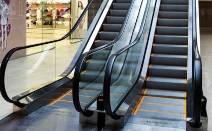 Ақтауда сауда орталығындағы эскалаторға мінген 7 жасар қыз саусағынан айырылды