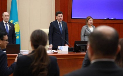 Мәжіліс депутаттары жұмысын бір минут үнсіздікпен бастады