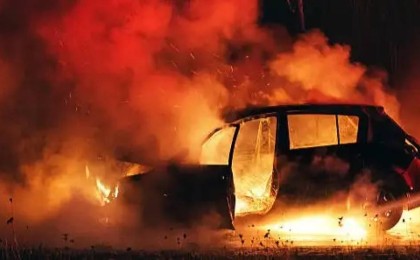 Қызылордада талға соғылған жеңіл көлік толығымен жанып кетті