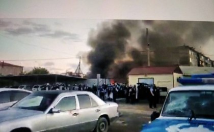 "Сәтбаевтағы бүлік" жайлы іс бойынша сот басталды. 54 адамға айып тағылған