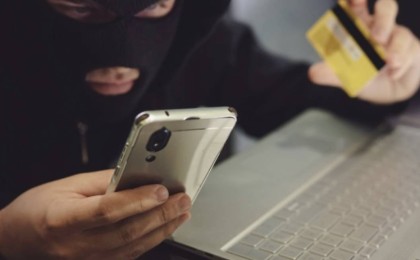 Банк қызметкері қазақстандықтарды 35 миллион тенгеге алдап кеткен