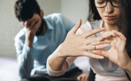 «Үлгі алатын адам емес»: Ажырасқан әйелдерге шектеу қойылады