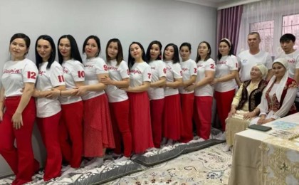 Атырауда тұратын 12 қыз, 1 ұлы бар отбасы жұртты сүйсіндірді