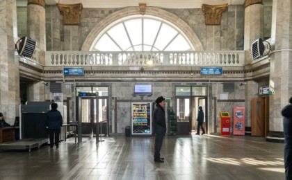 Теміржол бекеттеріне билеті бар жолаушылар кіргізіледі: Вокзалдардағы жаңа ережелер қандай? - Қазақстан жаңалықтары