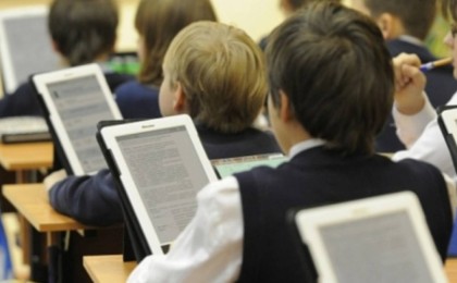Мектептегі оқулықтарды планшеттер алмастырады - Бағдат Мусин