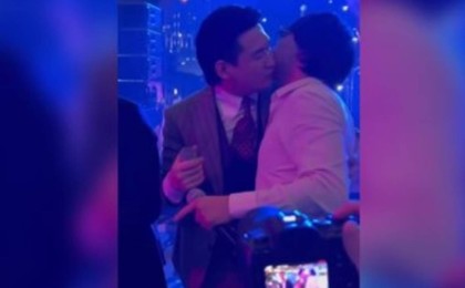 "Араларында бірдеңе бар": Қайрат Нұртас Төреғали Төреәлінің бетінен сүйіп алды (ВИДЕО)