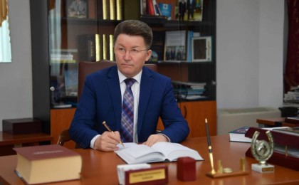 Әділбек Қаба: 30 жылда ең болмаса қазақша 3 заң жаза алмадық