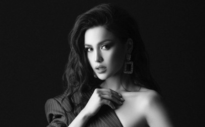 "Хиджабта жүріп екі баламды асырау қиын болды". Ақбота Сейітмағанбет неге орамалын шешкенін түсіндірді