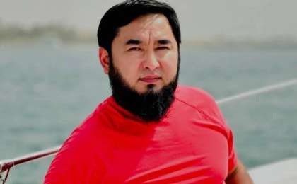 "Мектепте "мини юбка" киген қыздар жүкті болып жатыр": Атышулы блогер тағы да мәлімдеме жасады