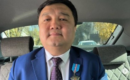 "Әкем қуанышымды көрмеді": Ескендір Хасанғалиевтің ұлы "Құрмет" орденімен марапатталды