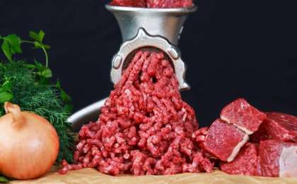 Астана тұрғыны фаршқа малдың тұяғын қосып сатқан (Видео)