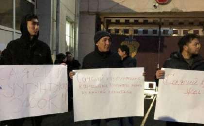 Митинг: Қырғыздар Кемпір-Абад су қоймасын Өзбекстанға беруге қарсы болып жатыр