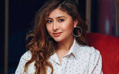 «Қажет болса, неге шешінбеске»: Айнұр Ілиясова сүйісу сахналары бар киноға түсуге дайын екенін айтты