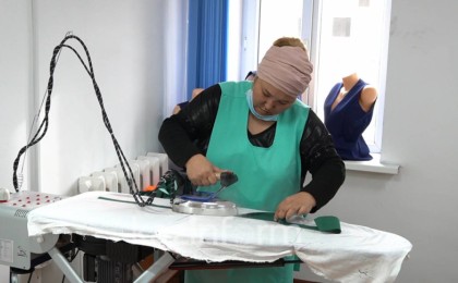 «Әкімдіктен үй, азық-түлік сұрап жүретінбіз»: Алматы облысында аналар кәсіп бастады