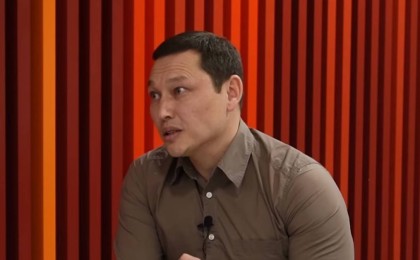 Санжар Боқаев: Бюджеттен "Ақ жол" жылына 1 млрд, "Нұр-Отан" 5 жылда 30 млрд алады (видео)