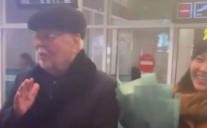 Асанәлі Әшімовті көпшілік әуежайдан қошеметпен күтіп алды (видео)