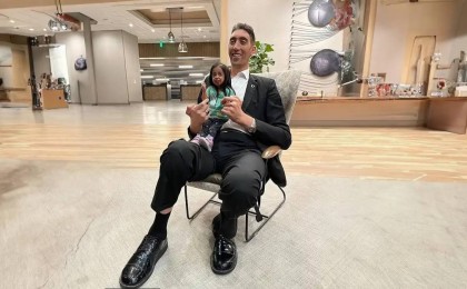 Әлемдегі ең ұзын және ең қысқа адам кездесті