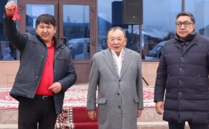 Алматы облысында кәсіпкер театрға көлік сыйлады