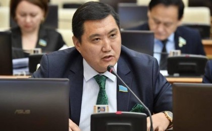 “Әлихан Смайыловтың үкіметі әлсіз еді” - депутат экс-Премьер Министрдің кандидатурасына неге қарсы болғанын айтты