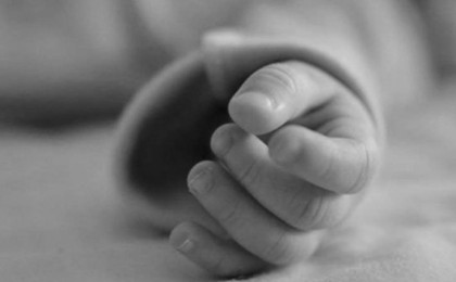 Оралда түйреуіш жұтып қойған алты айлық сәби көз жұмды