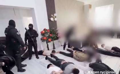 Шымкентте «алтын Назираның» зәулім үйінен бума-бума ақша мен 12 келі алтын табылды (ВИДЕО)