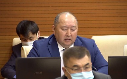 «Әруақтардан ұят болды»: Депутат Атыраудың жолын сынға алды